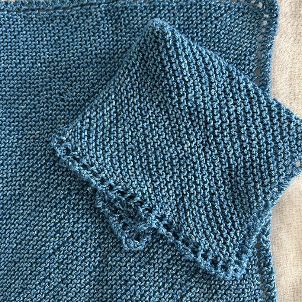 Hand-knit washcloths in blue - Picture 3 of 3